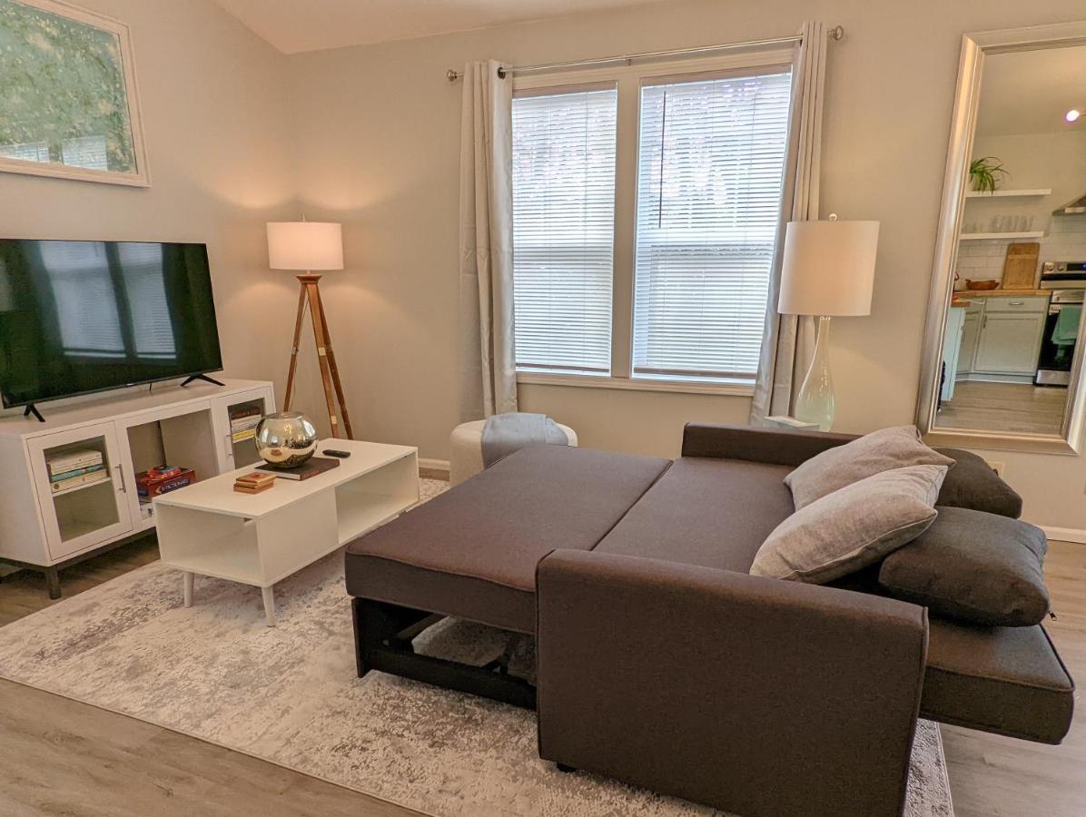 Contemporary 2-Bedroom Close To Downtown, Dining Юджин Экстерьер фото
