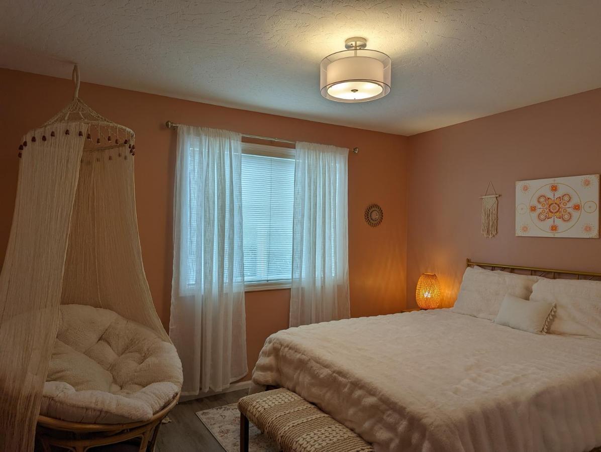 Contemporary 2-Bedroom Close To Downtown, Dining Юджин Экстерьер фото